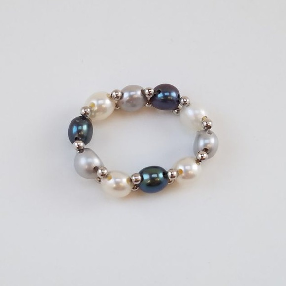 ⚡️Multi-Colored Pearl Rings⚡️ - Picture 3 of 4